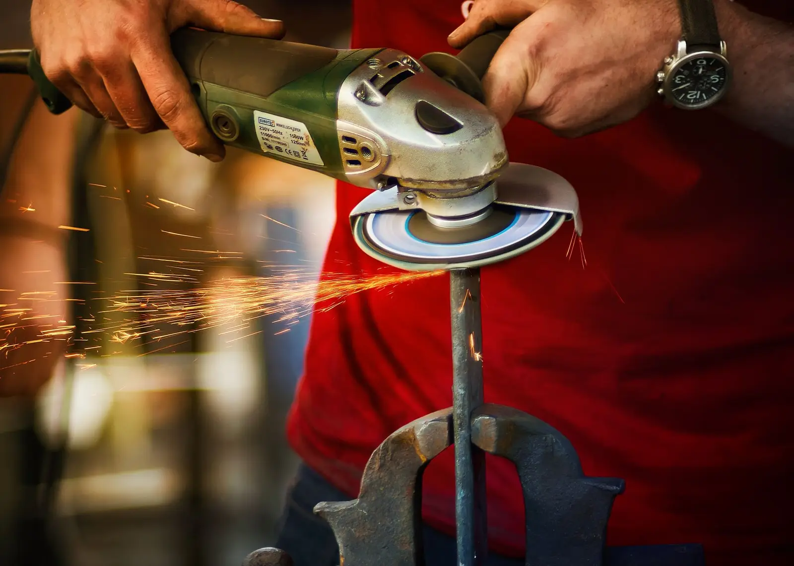 Metaal op maat bewerken in de werkplaats